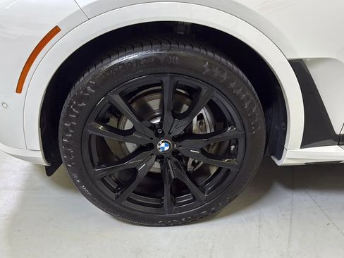 Used 2023 BMW X7 xDrive40i w/ M Sport Package AWD/4WD image 36