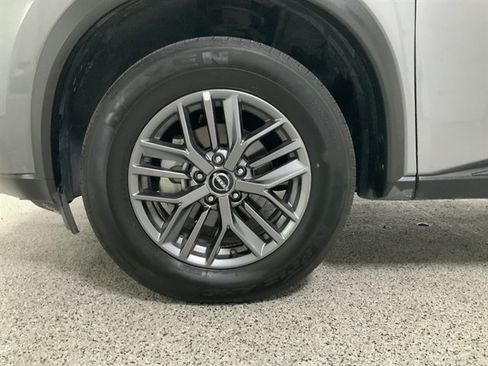 Used 2023 Nissan Rogue S AWD/4WD image 10