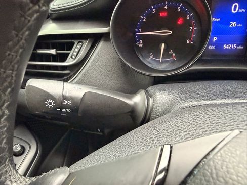 Used 2018 Toyota C-HR XLE FWD image 32