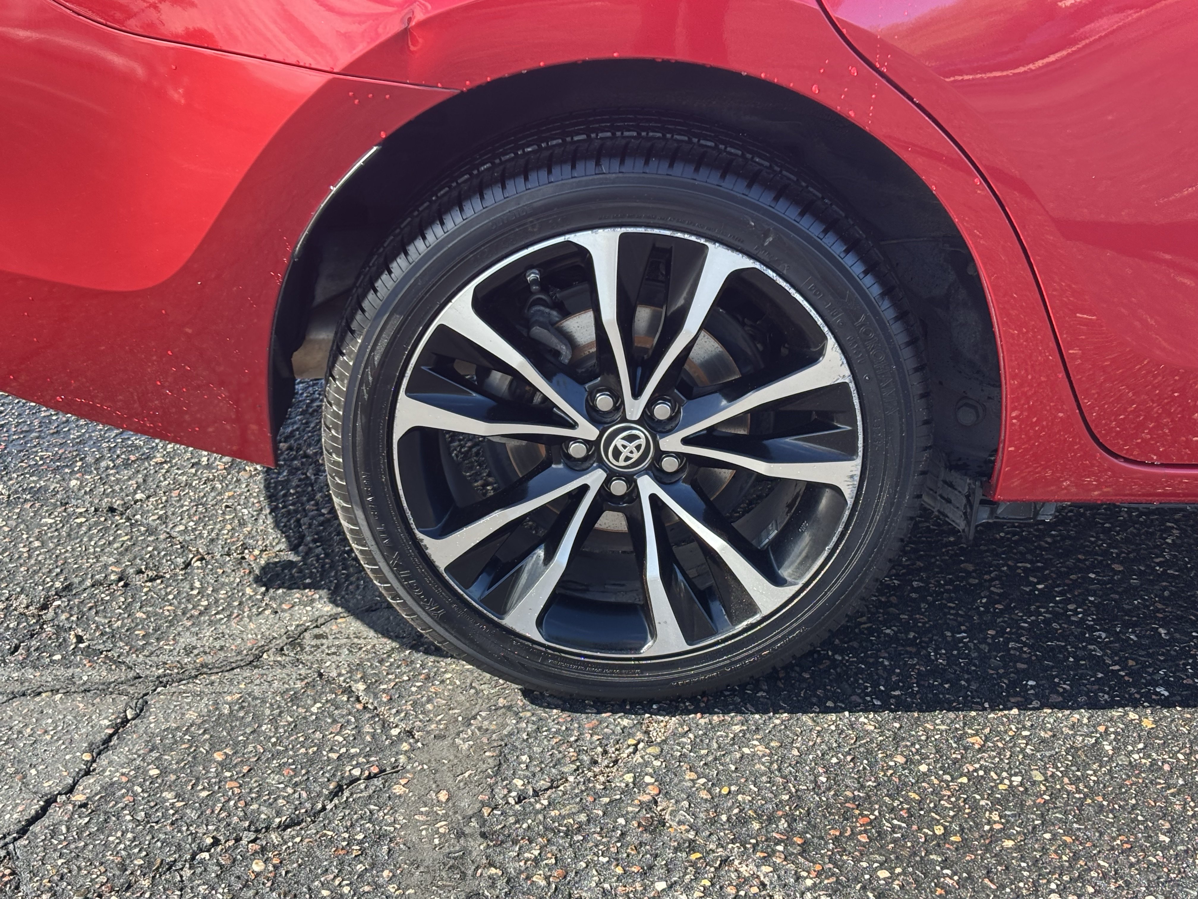 Used 2018 Toyota Corolla SE w/ Carpet Mat Package (TMS) FWD image 7