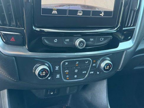 Used 2022 Chevrolet Traverse LT FWD image 27