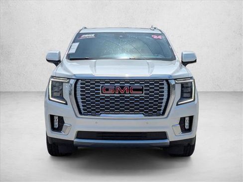 Used 2024 GMC Yukon Denali w/ Advanced Technology Package AWD/4WD image 2