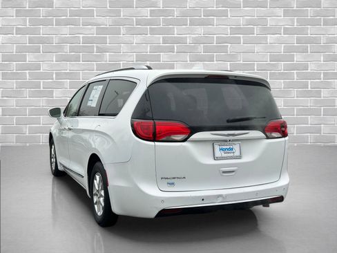 Used 2020 Chrysler Pacifica Touring-L image 3