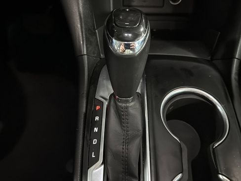 Used 2019 Chevrolet Equinox LT w/ Driver Convenience Package FWD image 40