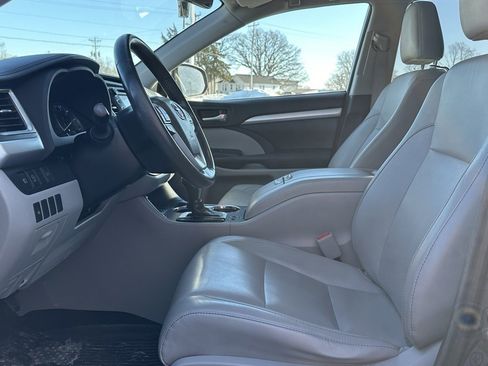 Used 2018 Toyota Highlander XLE image 9