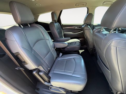 Used 2018 Buick Enclave Essence FWD image 18