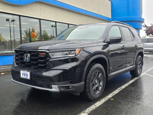 New 2025 Honda Pilot TrailSport image 1
