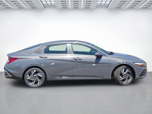 New 2026 Hyundai Elantra Limited FWD image 4