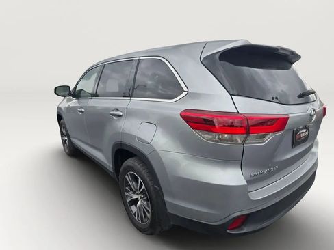 Used 2019 Toyota Highlander FWD V6 image 3
