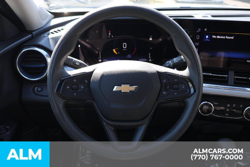 Used 2025 Chevrolet Trax LT FWD image 30