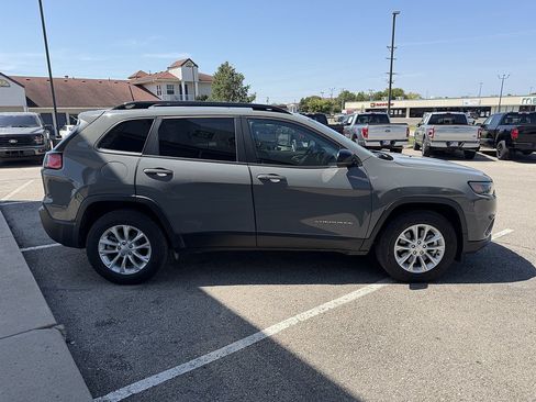 Used 2022 Jeep Cherokee Latitude Lux w/ Sun & Sound Group AWD/4WD image 6