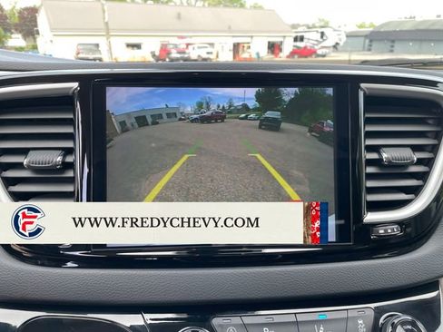 Used 2023 Chrysler Pacifica Touring-L FWD image 19