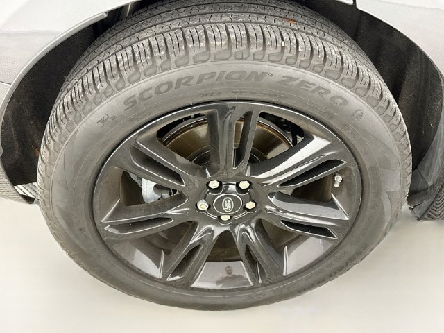 Used 2019 Land Rover Range Rover Velar S AWD/4WD image 33