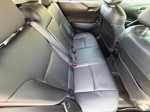Used 2025 Toyota Corolla Cross XLE w/ Convenience Package FWD image 12
