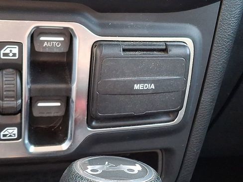 Used 2019 Jeep Wrangler Unlimited Sahara AWD/4WD image 24