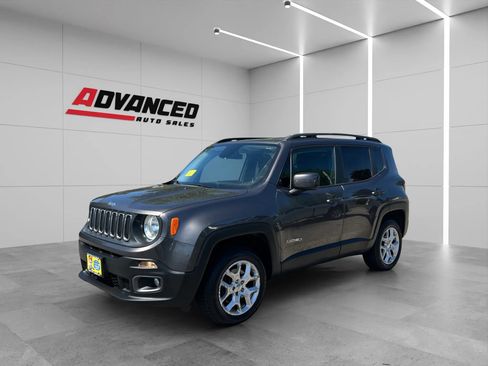 Used 2016 Jeep Renegade Latitude image 3
