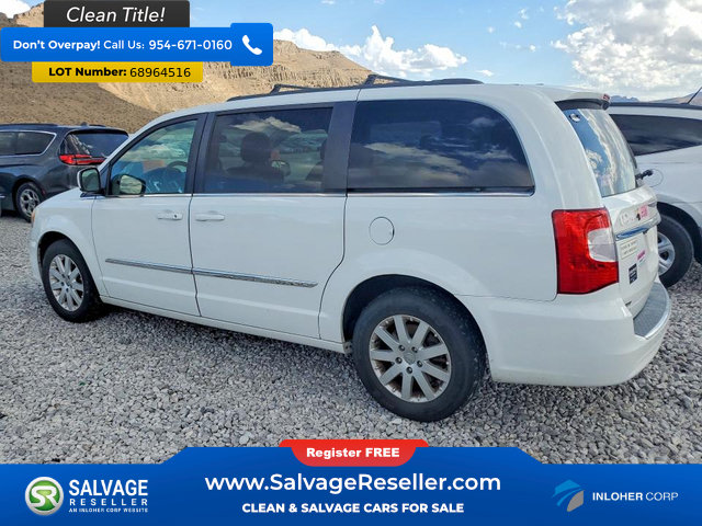 Used 2014 Chrysler Town & Country Touring FWD image 3