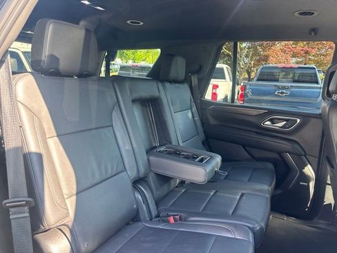 Used 2022 Chevrolet Tahoe LT w/ Luxury Package AWD/4WD image 12