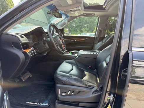 Used 2015 Cadillac Escalade Luxury AWD/4WD image 13