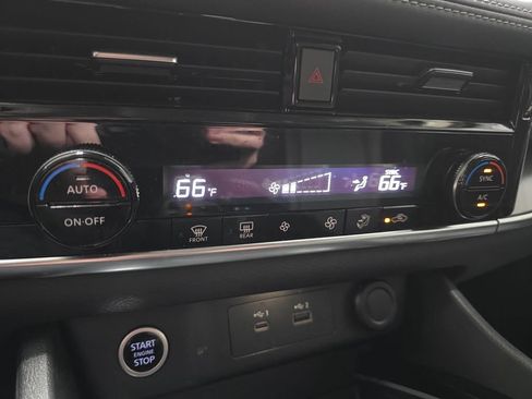 Used 2022 Nissan Rogue SV AWD/4WD image 19