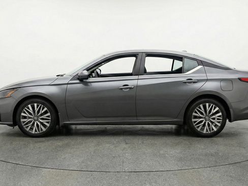 Used 2025 Nissan Altima 2.5 SV image 5