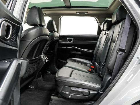 Used 2024 Kia Sorento S w/ Panoramic Sunroof Package FWD image 18