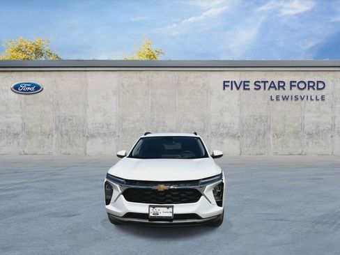 Used 2024 Chevrolet Trax LT w/ Driver Confidence Package FWD image 3