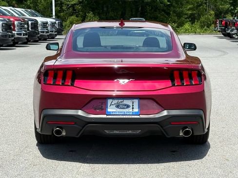 Used 2025 Ford Mustang Coupe RWD image 4