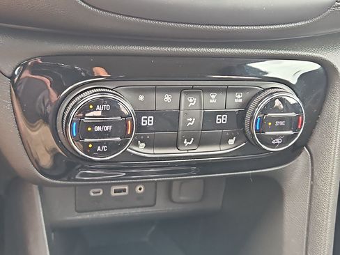 Used 2021 Buick Encore GX Select FWD image 20