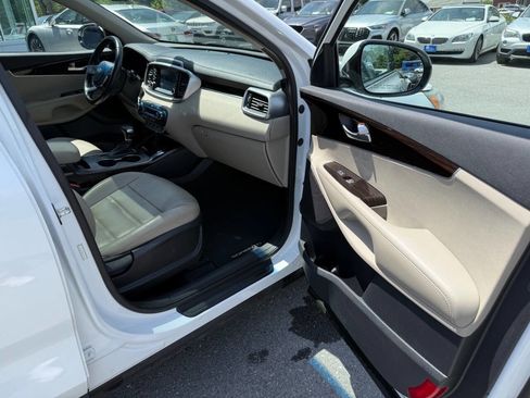 Used 2019 Kia Sorento EX FWD image 12
