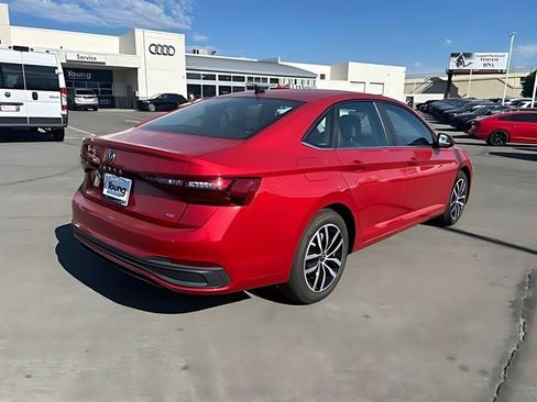 Used 2026 Volkswagen Jetta SE FWD image 3