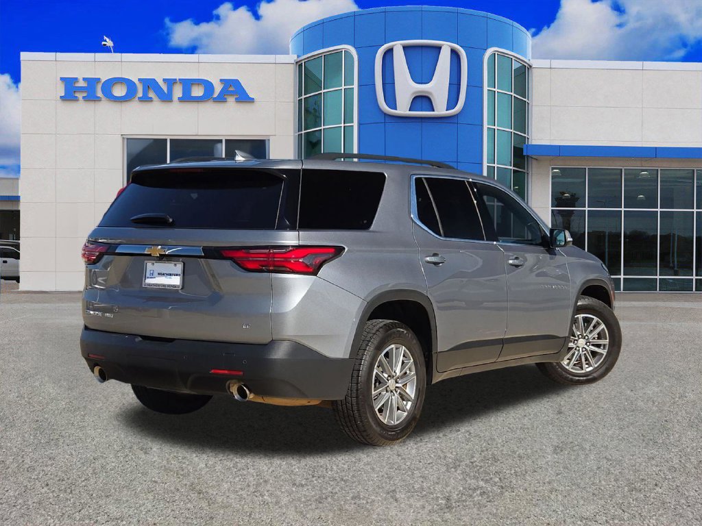 Used 2023 Chevrolet Traverse LT AWD/4WD image 3