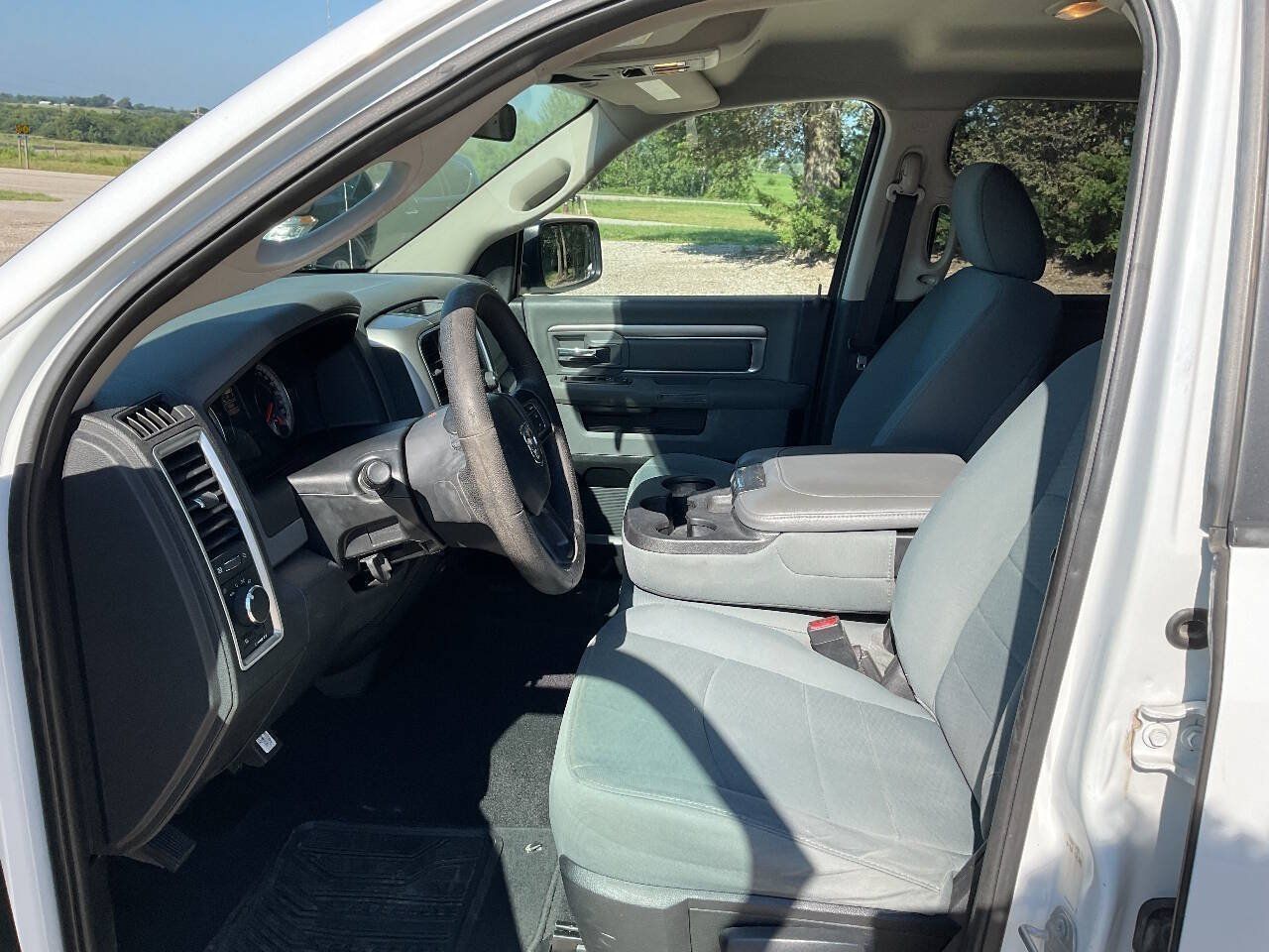 Used 2017 RAM 1500 Classic SLT RWD image 13