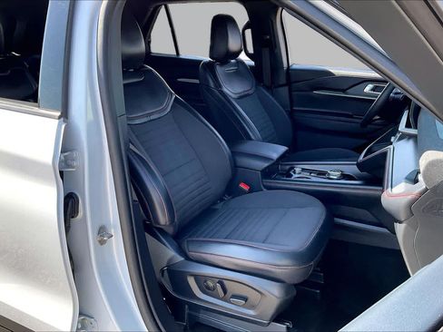 Used 2026 Ford Explorer ST-Line w/ ST-Line Street Pack RWD image 9