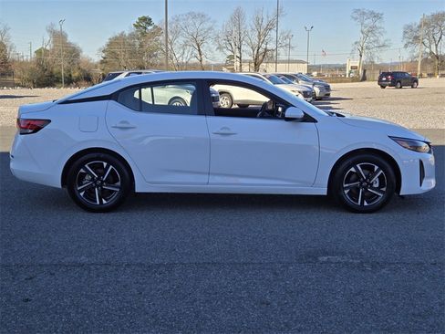 Used 2025 Nissan Sentra SV image 6