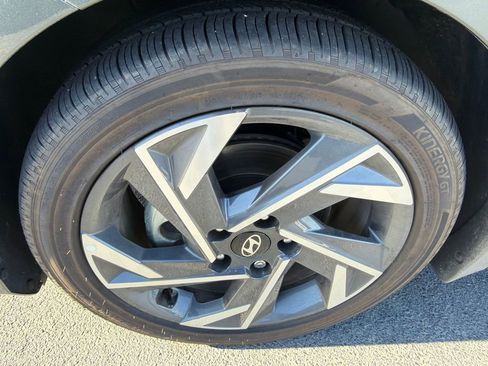 Used 2025 Hyundai Elantra SEL w/ Cargo Package FWD image 11