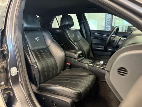 Used 2017 Chrysler 300 S image 21