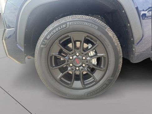 Used 2022 Toyota Tundra SR5 AWD/4WD image 9