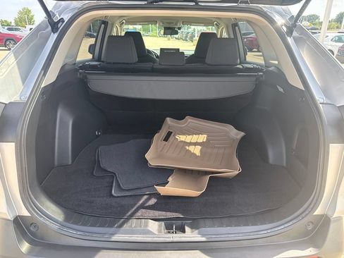Used 2019 Toyota RAV4 LE w/ Carpet Mat Package AWD/4WD image 20