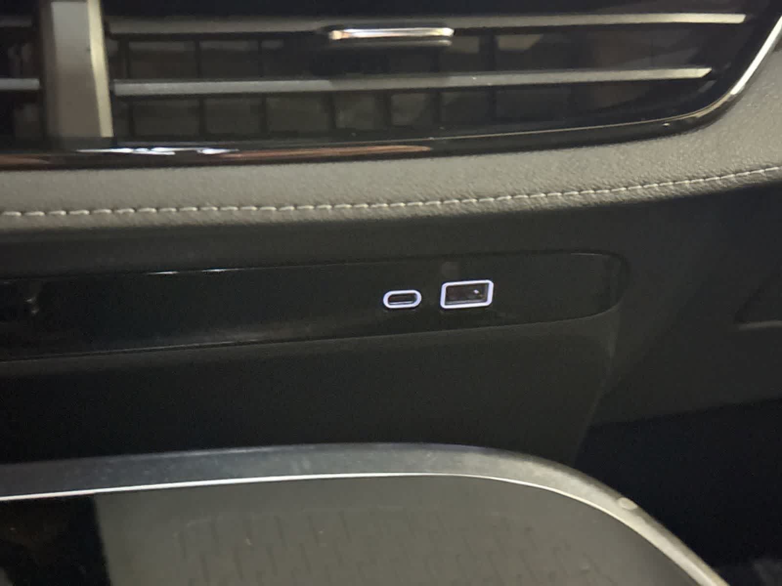 Used 2025 Buick Enclave Preferred FWD image 37