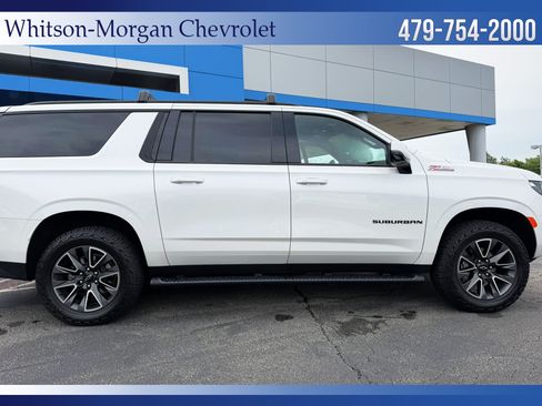 Used 2024 Chevrolet Suburban Z71 w/ Luxury Package AWD/4WD image 4