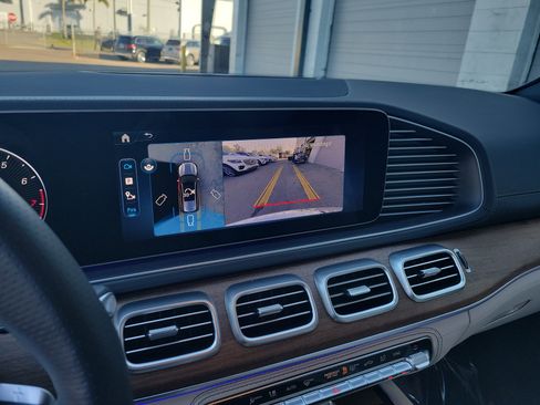 Certified 2025 Mercedes-Benz GLS 580 4MATIC image 36