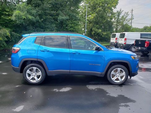 Used 2024 Jeep Compass Latitude AWD/4WD image 4