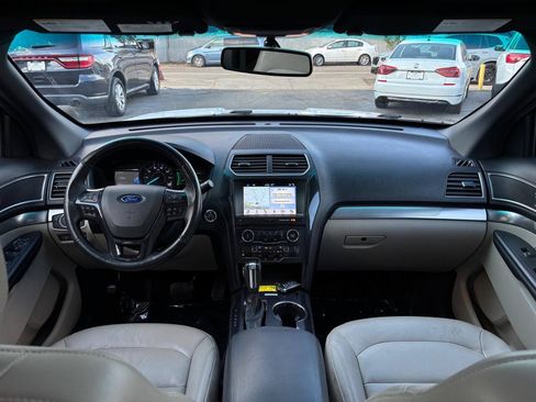 Used 2018 Ford Explorer XLT w/ Equipment Group 202A AWD/4WD image 16