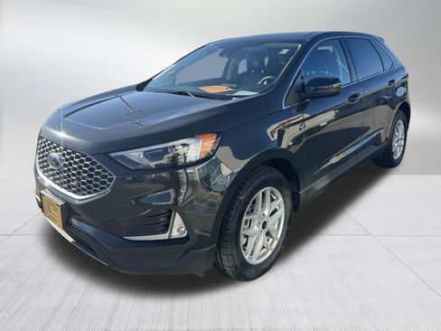 Certified 2023 Ford Edge SEL w/ Convenience Package AWD/4WD image 3