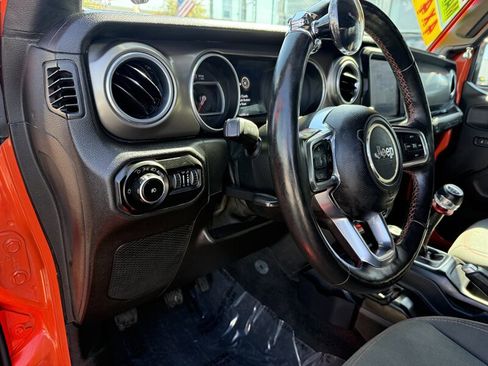 Used 2018 Jeep Wrangler Unlimited Rubicon w/ Dual Top Group AWD/4WD image 9