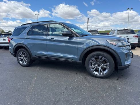 New 2026 Ford Explorer Active w/ Active Comfort Package AWD/4WD image 2