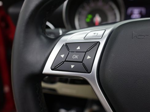 Used 2015 Mercedes-Benz SLK 250 image 17