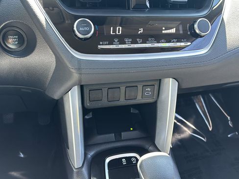 Used 2024 Toyota Corolla Cross LE w/ Moonroof Package AWD/4WD image 34