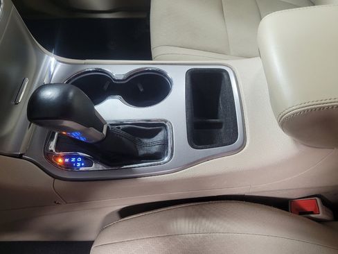 Used 2019 Jeep Grand Cherokee Laredo image 26